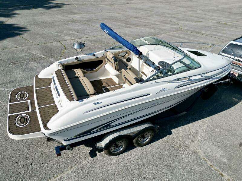 1999 Sea Ray 215 Express Cruiser