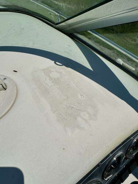 1999 Sea Ray 215 Express Cruiser