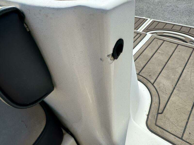 1999 Sea Ray 215 Express Cruiser