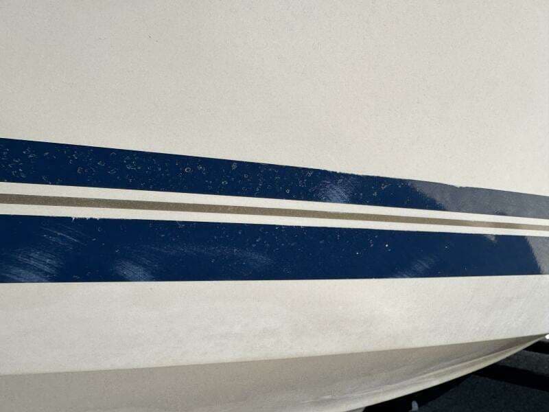 1999 Sea Ray 215 Express Cruiser