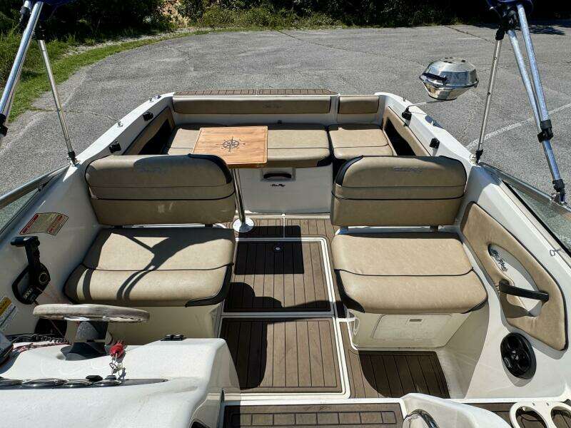 1999 Sea Ray 215 Express Cruiser