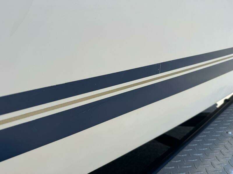 1999 Sea Ray 215 Express Cruiser