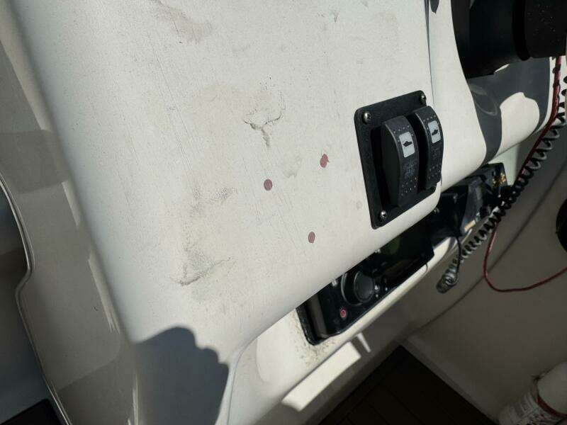 1999 Sea Ray 215 Express Cruiser