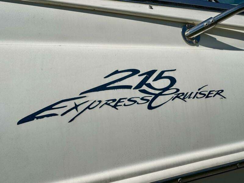 1999 Sea Ray 215 Express Cruiser