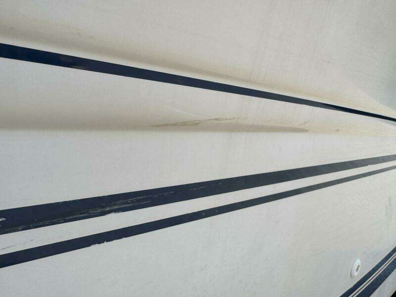 1999 Sea Ray 215 Express Cruiser