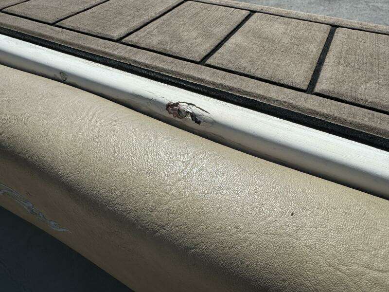 1999 Sea Ray 215 Express Cruiser