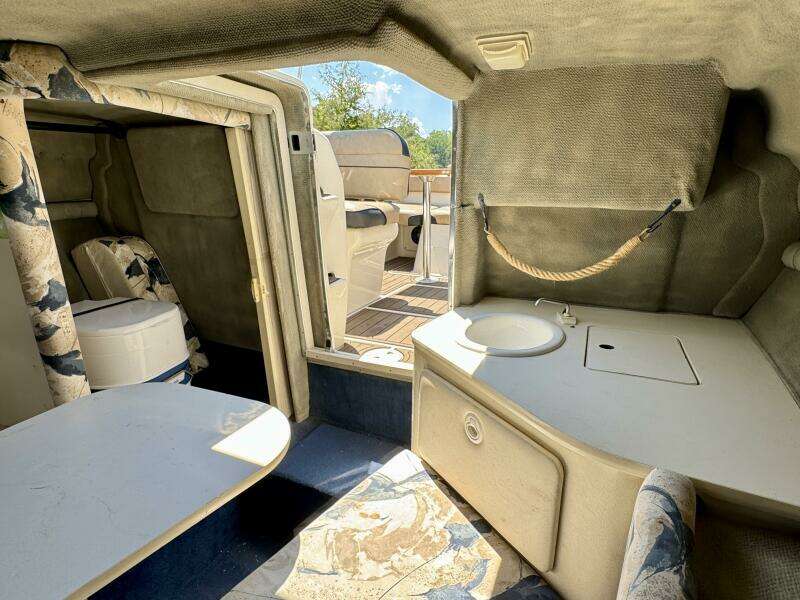 1999 Sea Ray 215 Express Cruiser