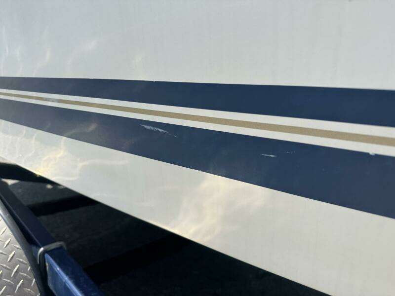 1999 Sea Ray 215 Express Cruiser