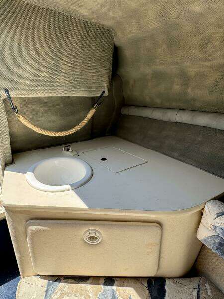 1999 Sea Ray 215 Express Cruiser