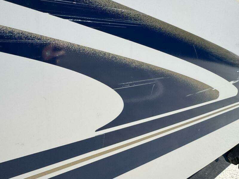 1999 Sea Ray 215 Express Cruiser