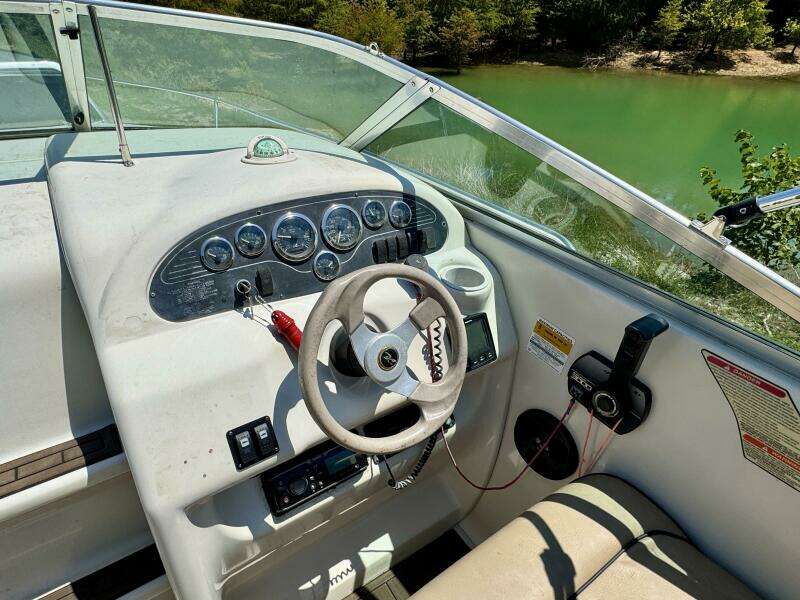 1999 Sea Ray 215 Express Cruiser