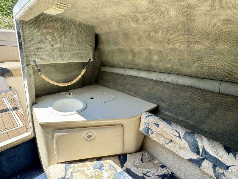 1999 Sea Ray 215 Express Cruiser