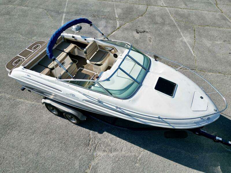 1999 Sea Ray 215 Express Cruiser