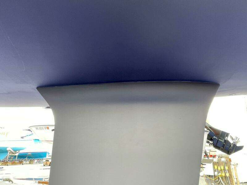 Hull featuring keel joint