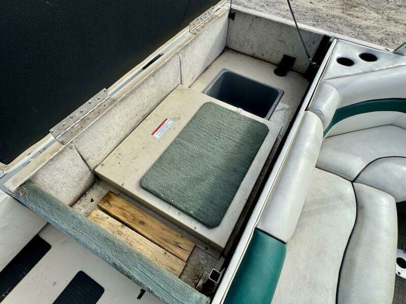 2002 Sun Tracker Party Deck 21