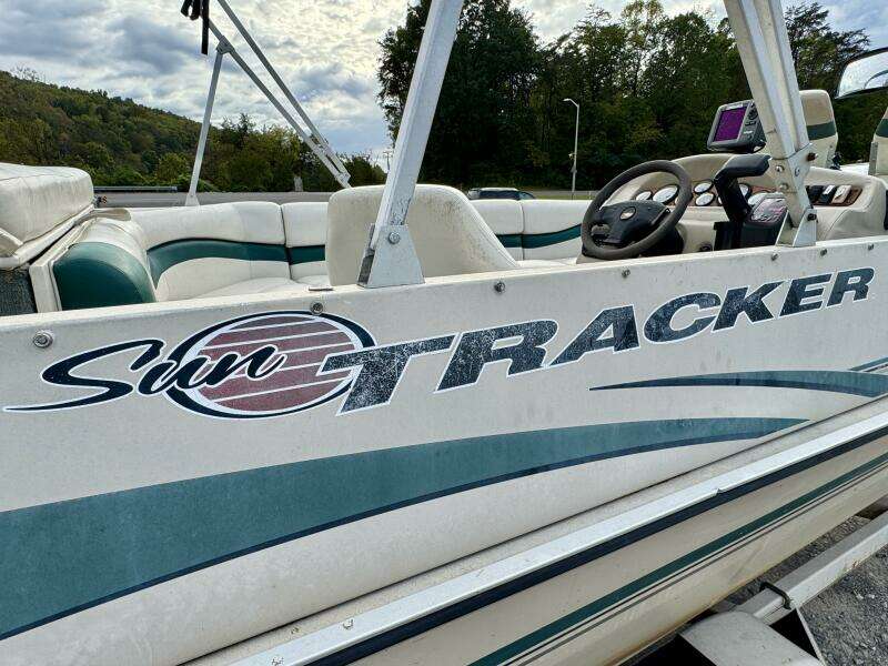 2002 Sun Tracker Party Deck 21