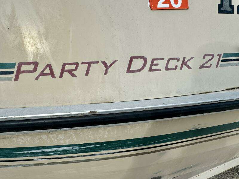 2002 Sun Tracker Party Deck 21