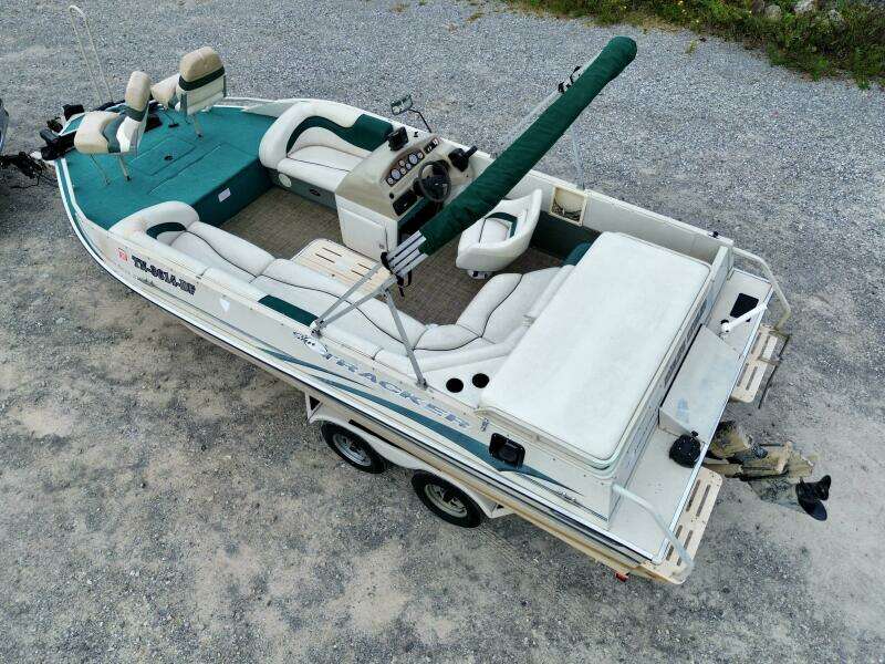 2002 Sun Tracker Party Deck 21