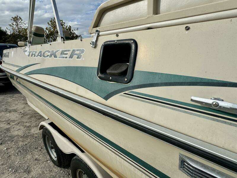 2002 Sun Tracker Party Deck 21