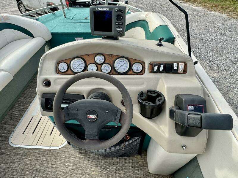 2002 Sun Tracker Party Deck 21