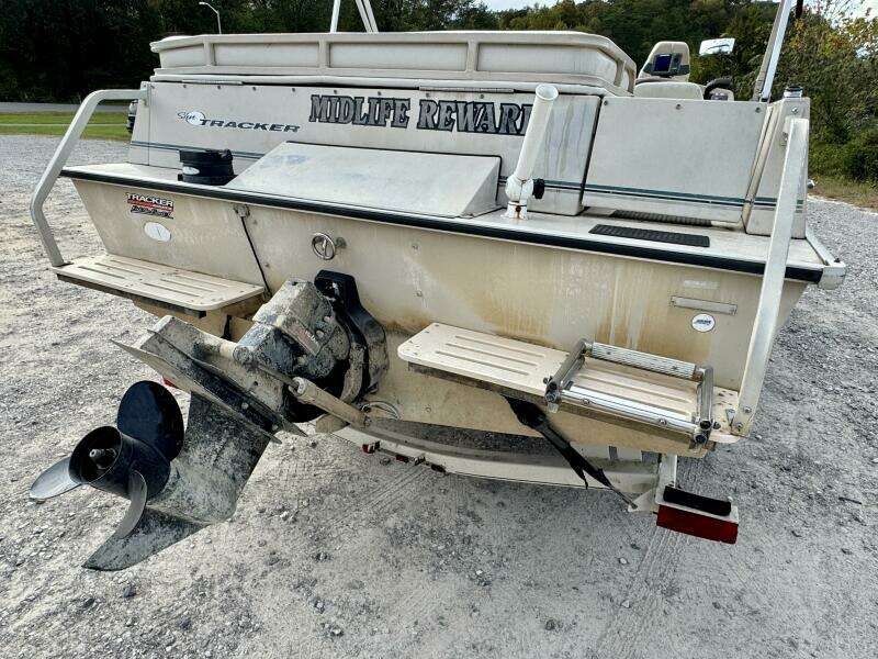 2002 Sun Tracker Party Deck 21