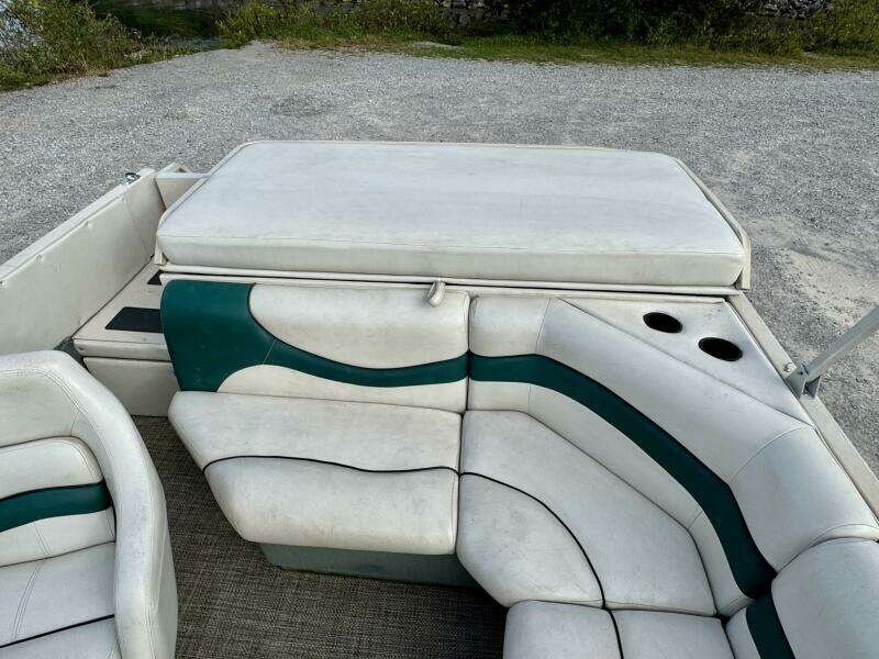 2002 Sun Tracker Party Deck 21