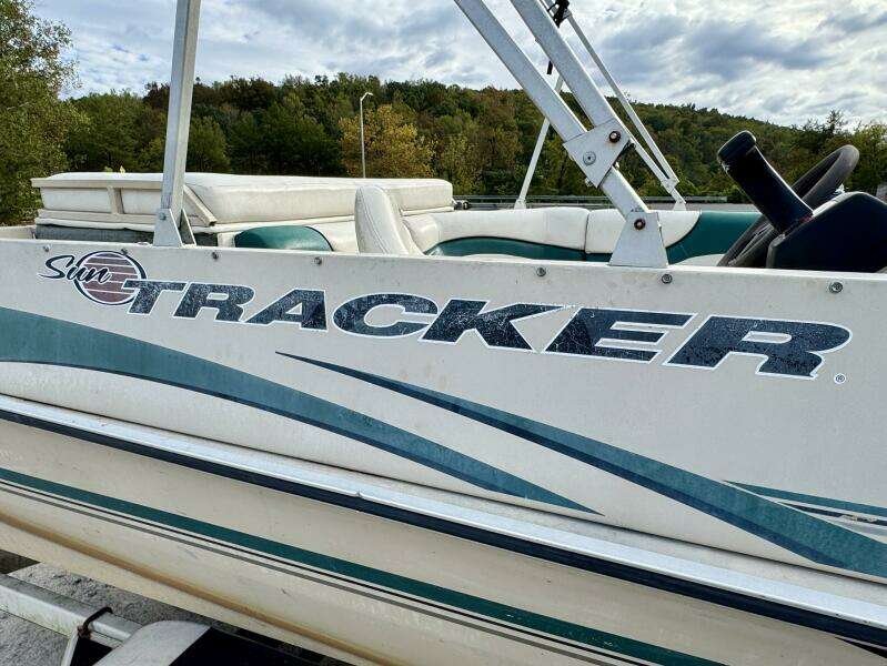2002 Sun Tracker Party Deck 21