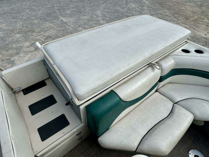 2002 Sun Tracker Party Deck 21