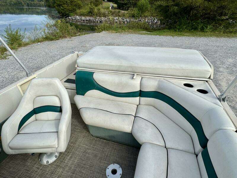 2002 Sun Tracker Party Deck 21