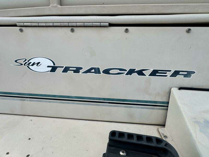 2002 Sun Tracker Party Deck 21