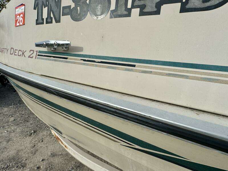 2002 Sun Tracker Party Deck 21