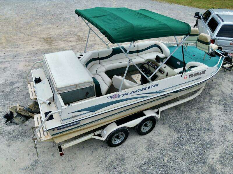 2002 Sun Tracker Party Deck 21