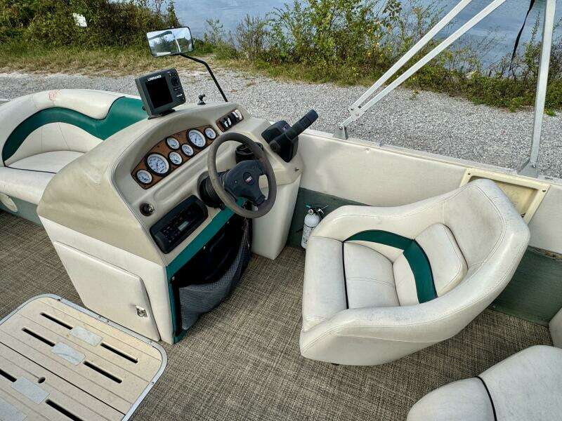 2002 Sun Tracker Party Deck 21