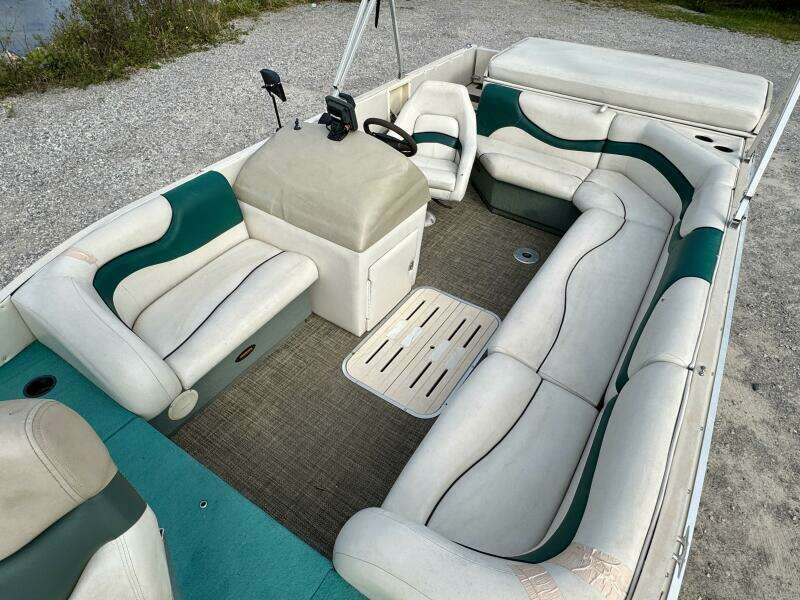 2002 Sun Tracker Party Deck 21