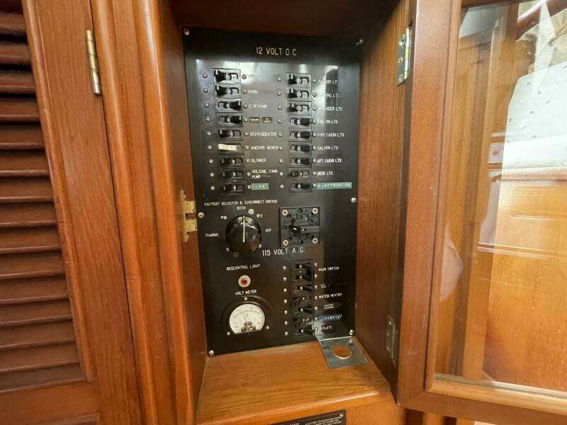 1991 Marine Trader 34 Double Cabin