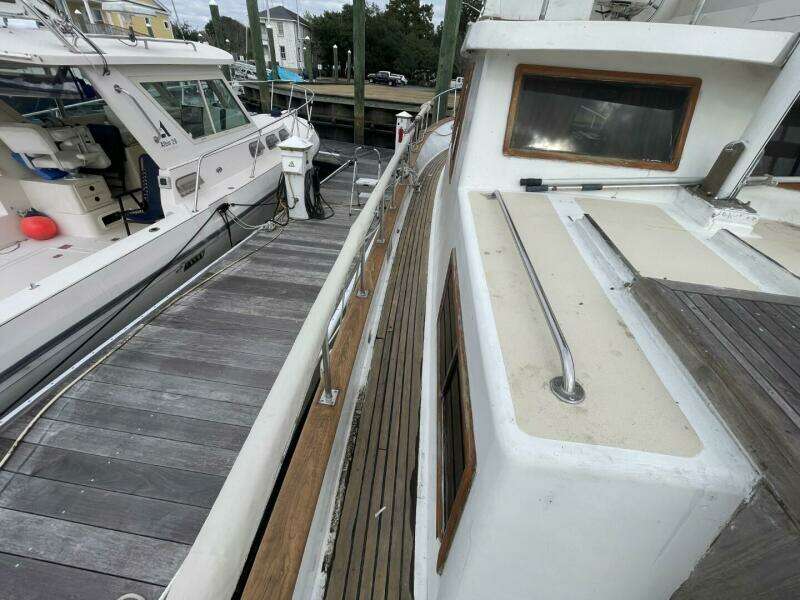 1991 Marine Trader 34 Double Cabin