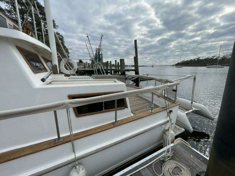 1991 Marine Trader 34 Double Cabin