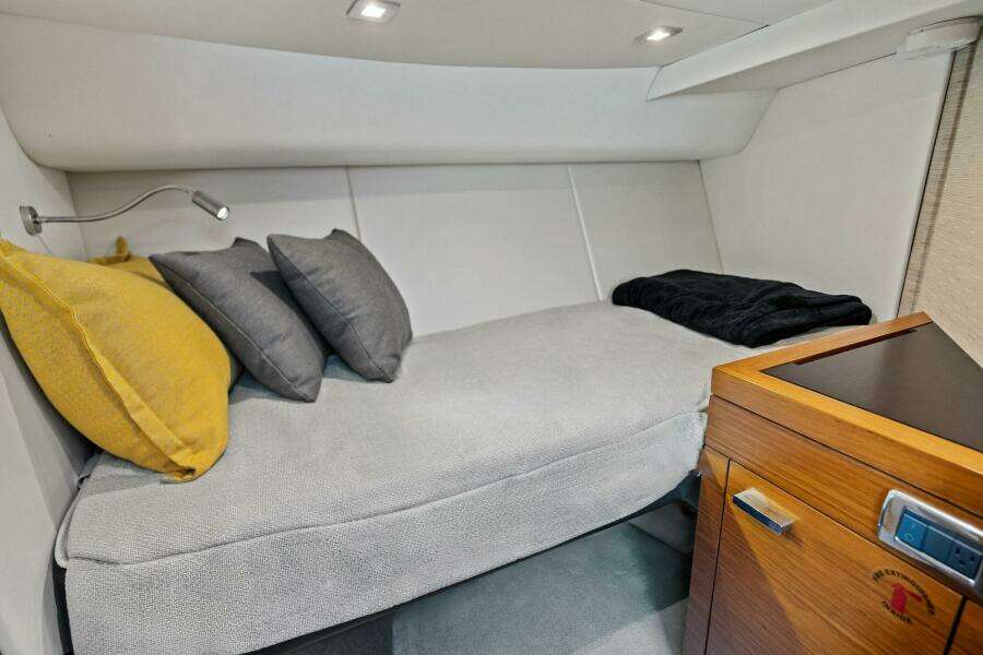 2016 Tiara Yachts 50 Flybridge - Stateroom 