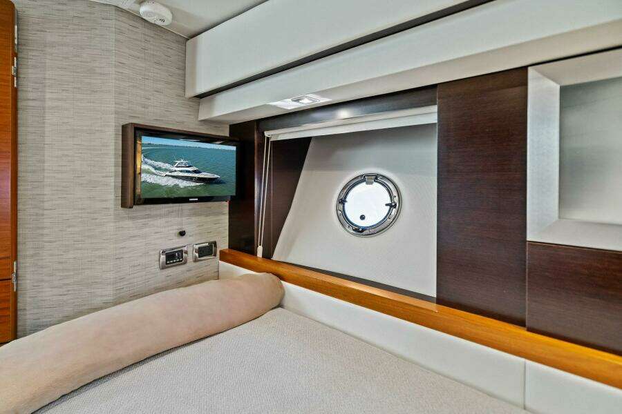 2016 Tiara Yachts 50 Flybridge - Stateroom