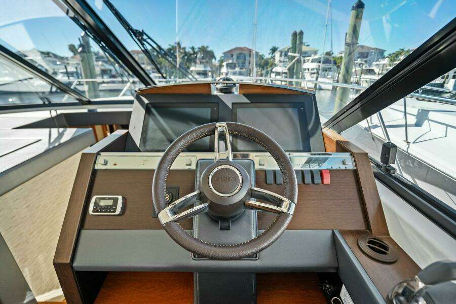 2016 Tiara Yachts 50 Flybridge - Helm/Electronics 