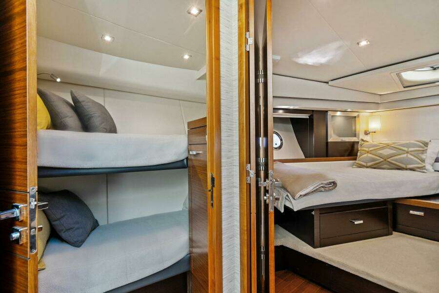 2016 Tiara Yachts 50 Flybridge - Stateroom