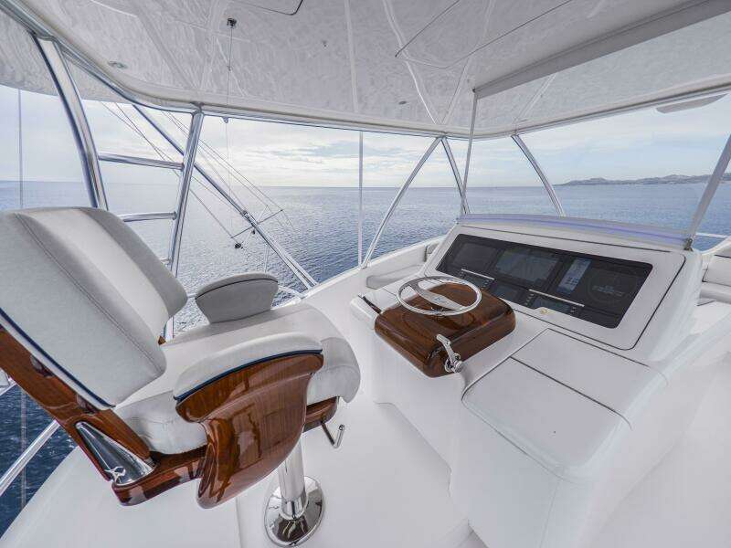 2021 Viking 92 Skybridge