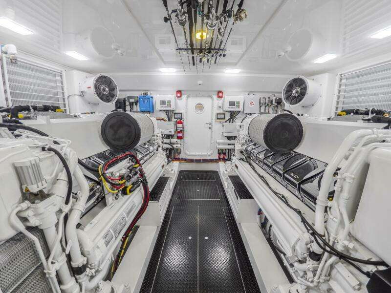 2021 Viking 92 Skybridge