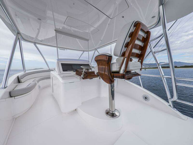 2021 Viking 92 Skybridge