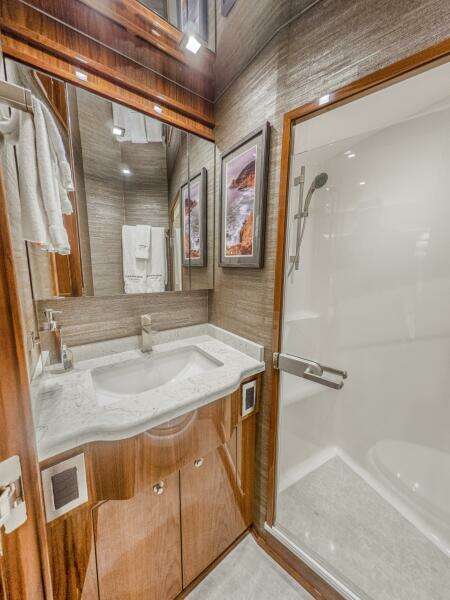 2021 Viking 92 Skybridge