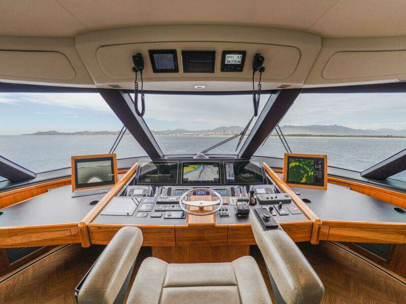 2021 Viking 92 Skybridge