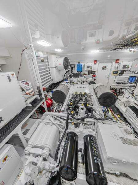 2021 Viking 92 Skybridge