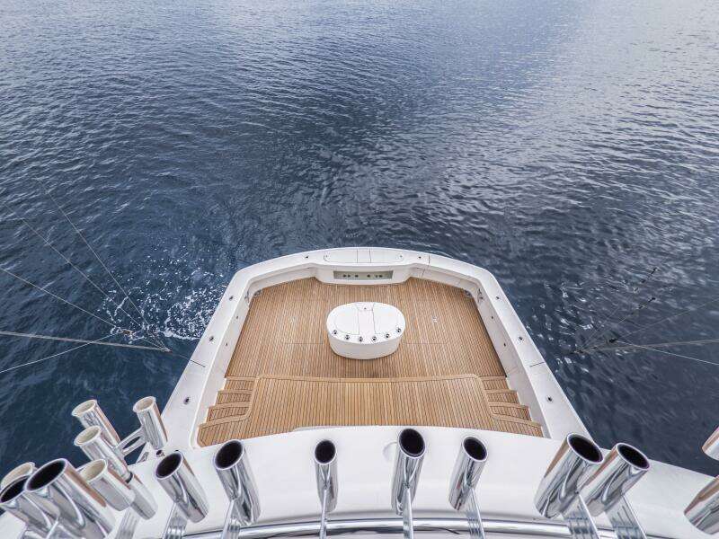 2021 Viking 92 Skybridge