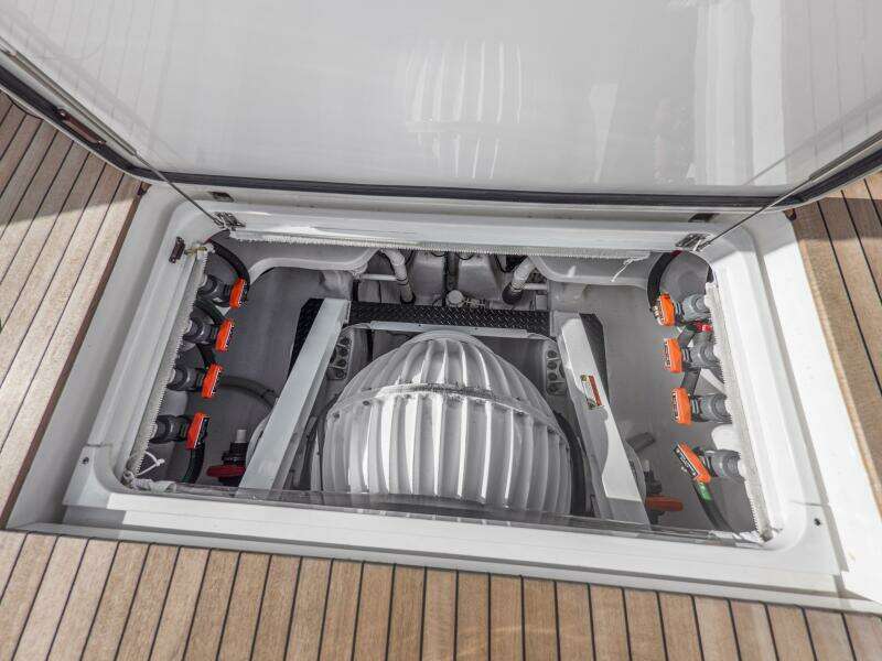 2021 Viking 92 Skybridge