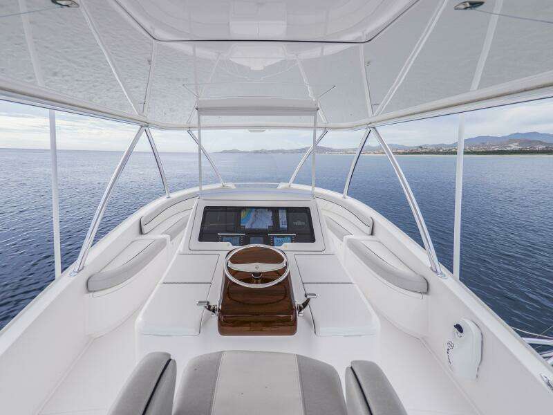 2021 Viking 92 Skybridge